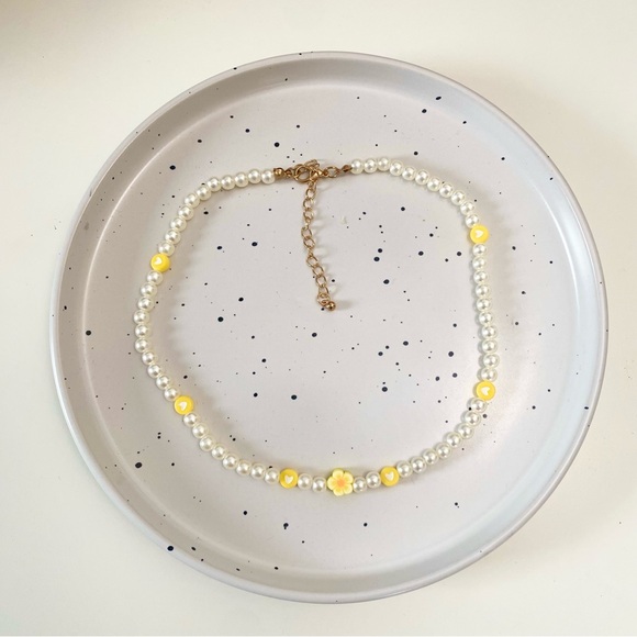 4/$15 White Cream Pearl Necklace With Bright Yellow Flower Clay Beads - Picture 2 of 4